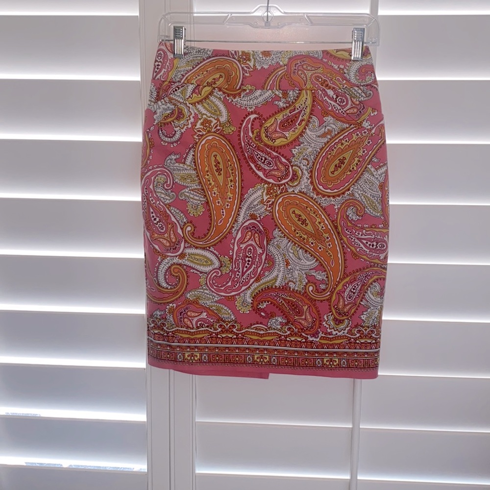 Skirt multiple colors, size 2P, with 2 side pocket.